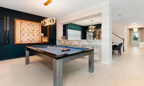 Fabulous 8 Bdrm Residence with Children's Themed Bedrooms in Solara - image 7