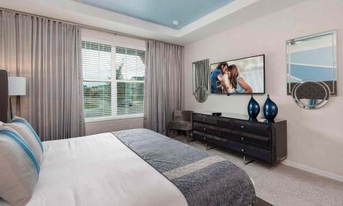Fabulous 8 Bdrm Residence with Children's Themed Bedrooms in Solara - image 9