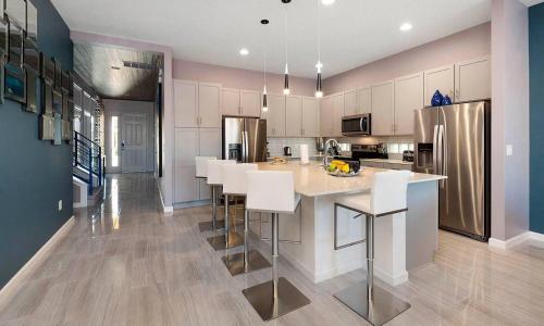 Stylish 10 Bdrm Home with Superhero Themed Bedroom in Solterra - image 4