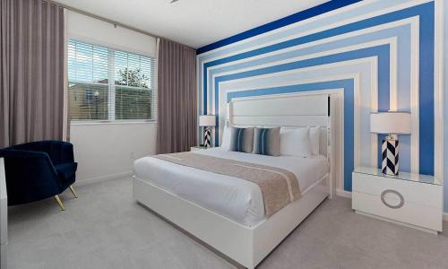 Stylish 10 Bdrm Home with Superhero Themed Bedroom in Solterra - image 7