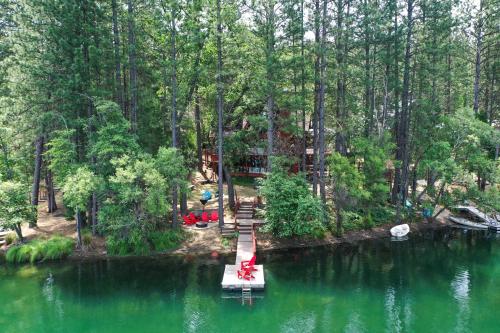Lake House with Pvt Dock 30 Mins to Yosemite! - main image