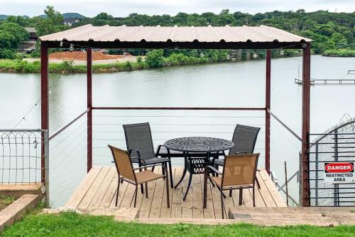 Granbury Getaway with Lake Views 2 Mi to Downtown!