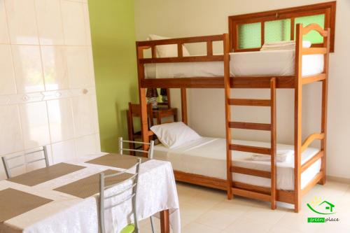 2 twin beds