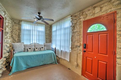 Enchanting Hilltop Cottage in Medicine Park! in Medicine Park, USA