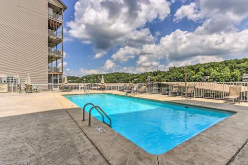 Lake View, Pool Access Idyllic Camdenton Condo!, Camdenton (foto 3)