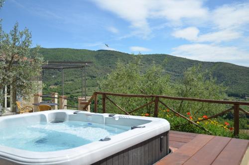 Kilátás, Fonte Comelia in Le Contesse