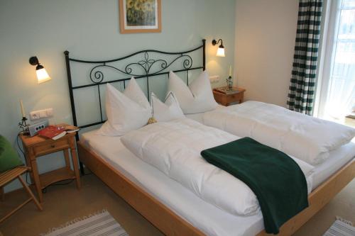 One-Bedroom Apartment with Kitchenette - First Floor image 2