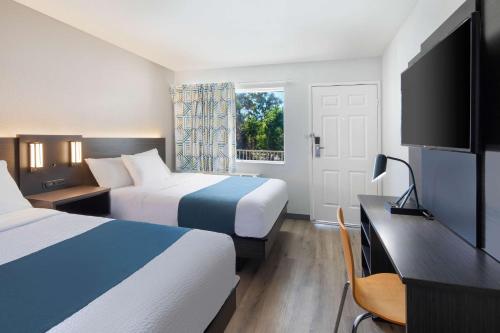 2 double beds