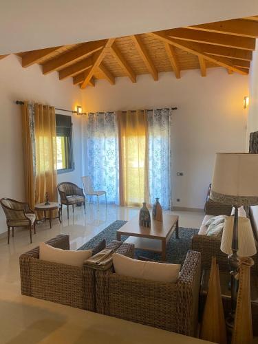 4 Bed Villa - Sleeps 9- Pool - Garden - Parking in Massanet de la Selva