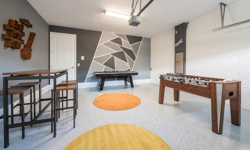 Colorful 5 Bdrm Villa with Game Room in Encore