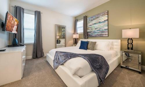 Colorful 5 Bdrm Villa with Game Room in Encore