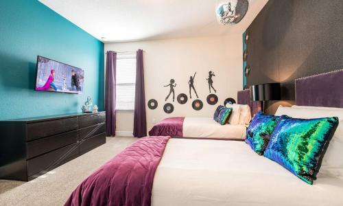 Colorful 5 Bdrm Villa with Game Room in Encore