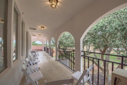 Hill Country Retreat BR 2230 - image 3