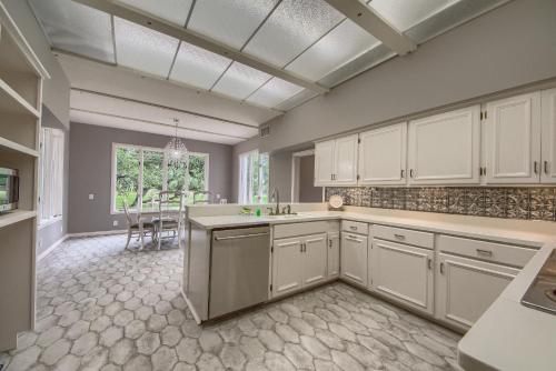 Hill Country Getaway BR 2230B - image 9