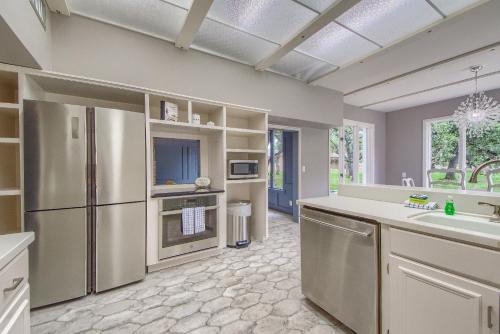 Hill Country Getaway BR 2230B - image 10