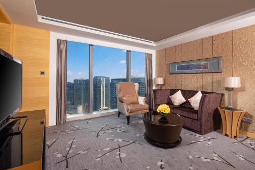 Deluxe Suite image 2