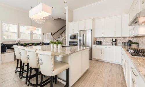 Charming 6 Bdrm Villa with Water Views at Reunion, Kissimmee