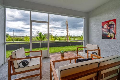 Brand new beautifully decorated 2 bedroom condo near Disney - image 9