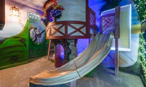 Magical 6 Bdrm Villa with Themed Bedrooms at Reunion