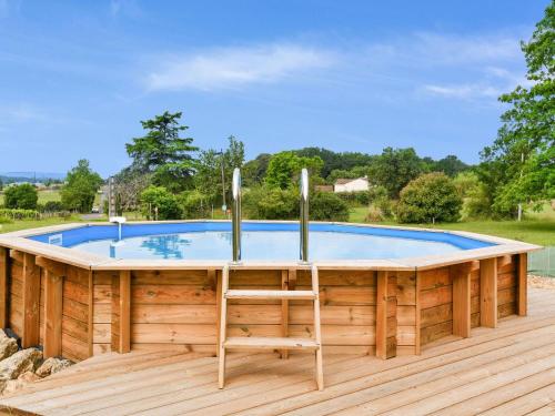 Spacious Holiday Home in Lalinde with Private Pool gîte à louer Leysartade
