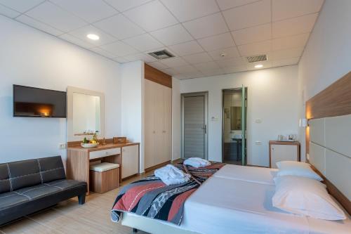 Royal Bay - image 4