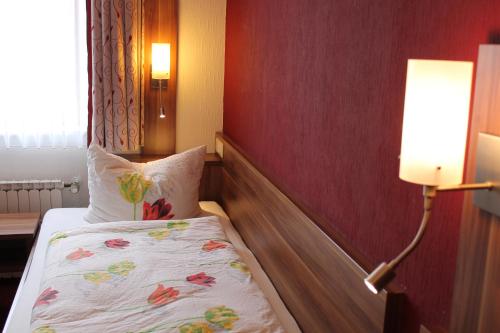 1 king bed, 1 twin bed