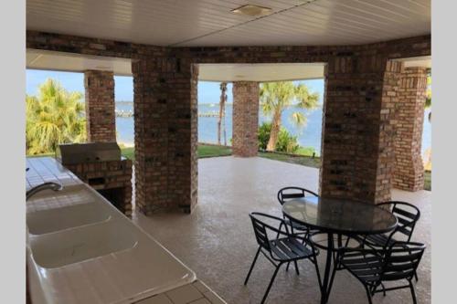 Pineda Palms Estate, 4 BR for 13 guests in Melbourne, USA