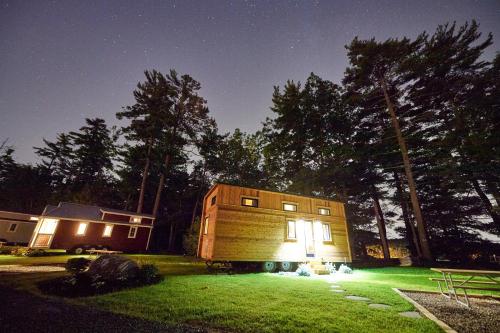 Tuxbury Pond Camping Resort Tiny House Emerson - image 14