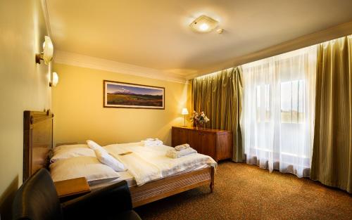 2 bedrooms, 4 beds