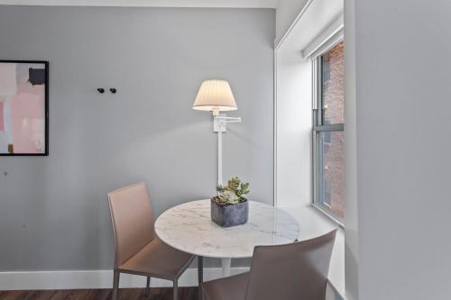 Modern MW Studio with Gym by Zencity - image 12