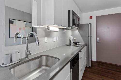 Modern MW Studio with Gym by Zencity - image 7