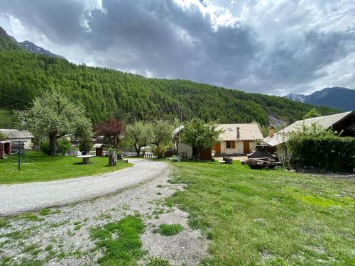 LE BLIZZARD Bel appartement avec grande terrasse dans vieille ferme de montagne rénovée