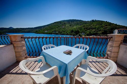 One-Bedroom Apartment with Two Balconies and Sea View