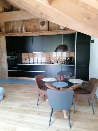 Chalet les Ecureuils Apartment Penthouse Suite in 克雷敘