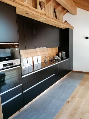 Chalet les Ecureuils Apartment Penthouse Suite in 克雷敘