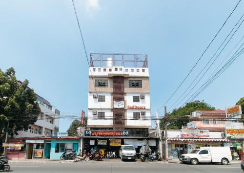 RedDoorz at CAA Road Las Pinas, Metro Manila