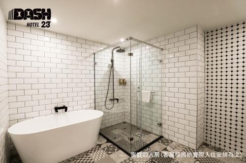 Deluxe Quadruple Room with Bathtub image 4