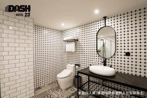 Deluxe Quadruple Room with Bathtub image 3