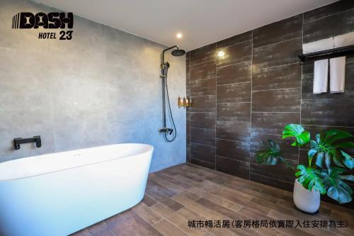 room detail thumbnail 2