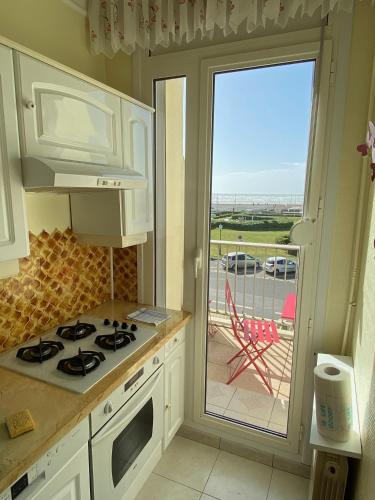 One-Bedroom Apartment image 2