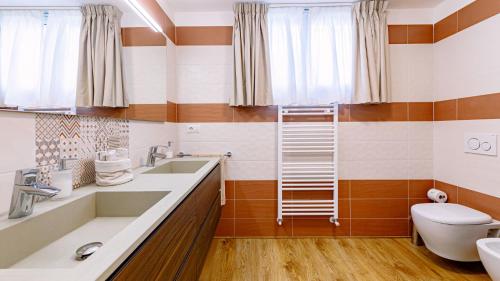 La Perla tra gli Ulivi 12, Emma Villas