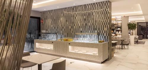 Toit ja joogid, Hotel Ilunion San Mames near Museo Maritimo Ria De Bilbao