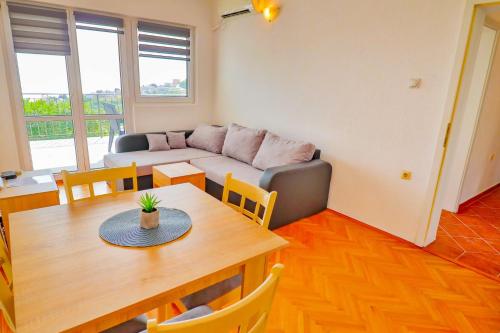 VIVANA HOUSE VIVANA HOUSE