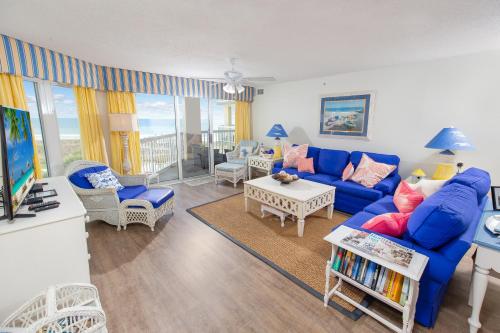 Cambridge 301 OV 3BR 3BA Kitchen Balcony