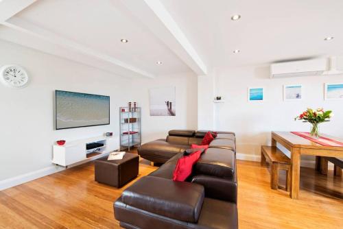 B&B Sydney - DUDL3C - Lovely Modern Coogee Apartment - Bed and Breakfast Sydney