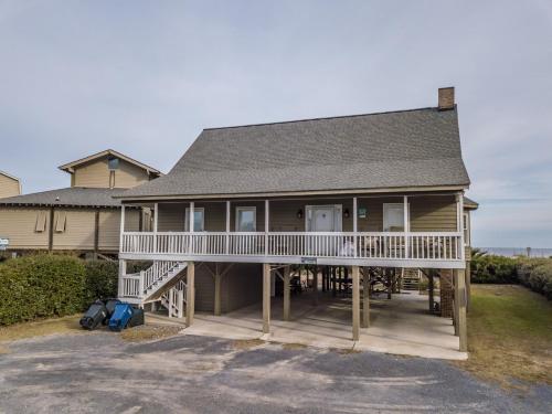 Johnson's Nest Seaside Serenity & Oceanfront Escape with Game Room and Beach Access