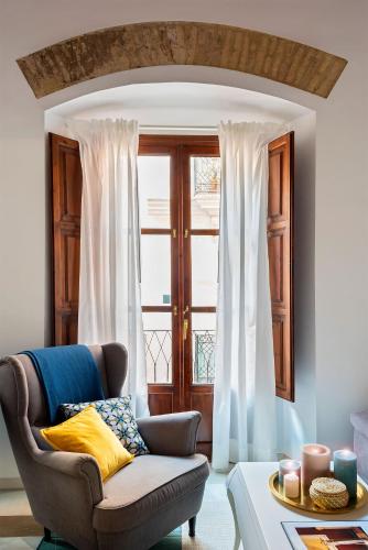 Four-Bedroom House with a Terrace image 10