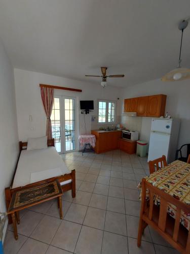 Matina Apartments Tyros