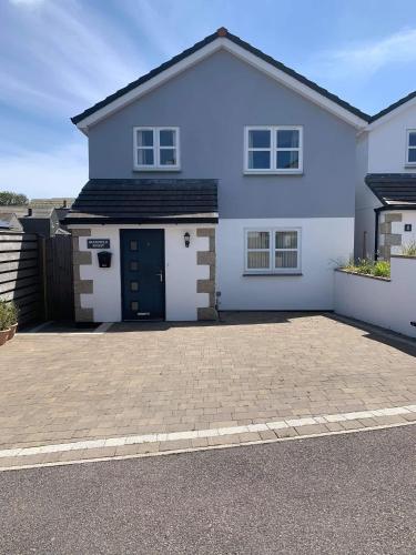 Buckfield Roost 3 bedroom Newlyn, free parking for 2 cars