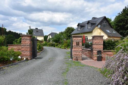 Falkennest in Dhronecken, Deutschland